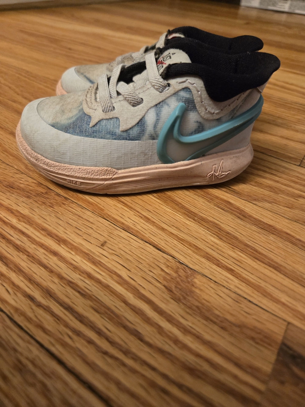 4c Nike Kyrie 8s